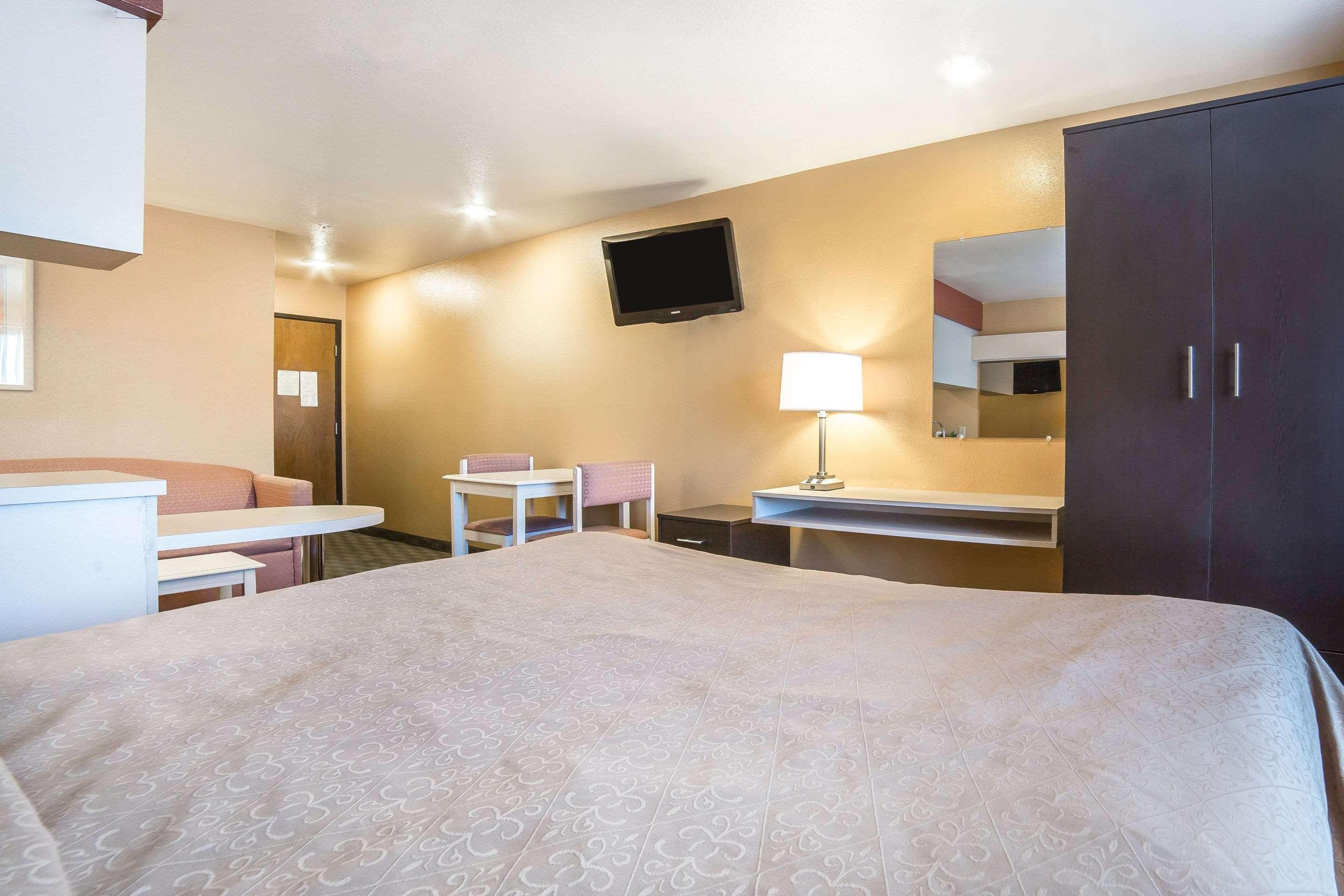 Quality Inn & Suites Elko Exterior photo
