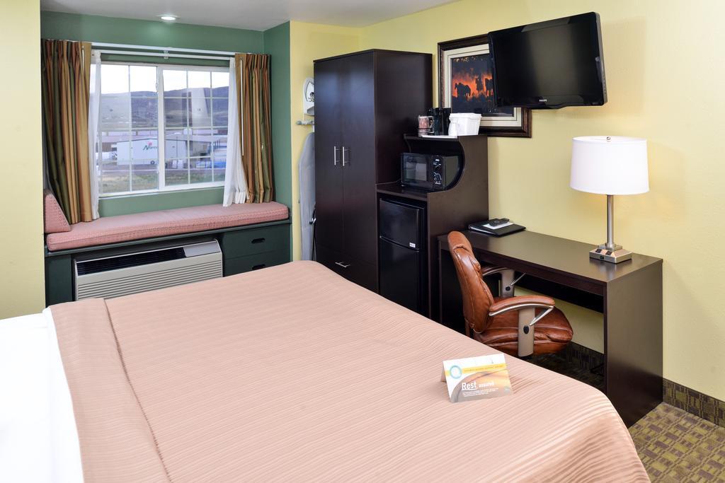 Quality Inn & Suites Elko Exterior photo