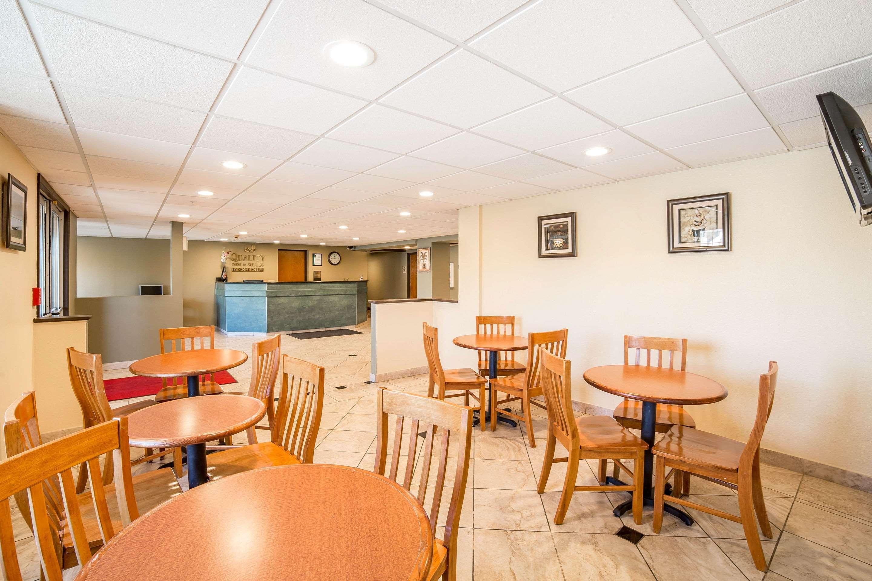 Quality Inn & Suites Elko Exterior photo