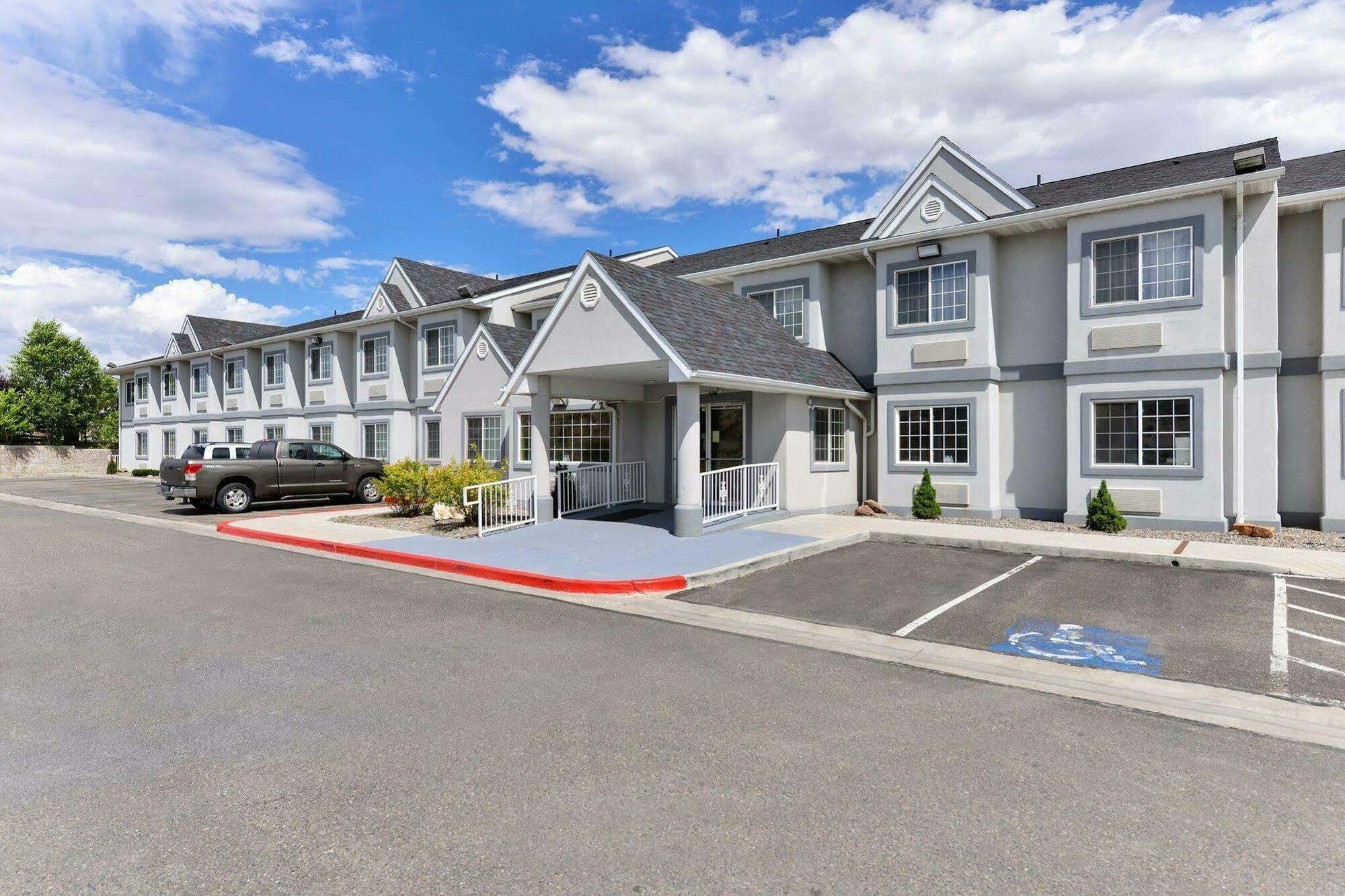 Quality Inn & Suites Elko Exterior photo